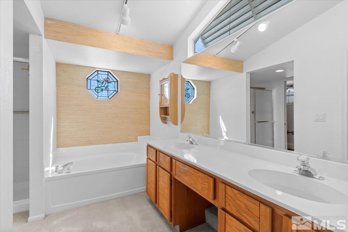 989 Ridgeview Drive Reno, NV 89511 - Photo 15 of 20 a bathroom with a sink a mirror and a bathtub