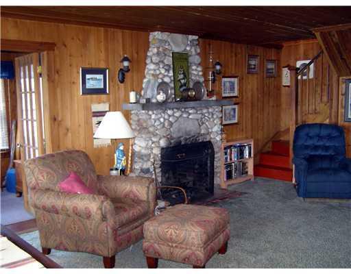 243 Shore Road East Boothbay, ME 04544 - Photo 5 of 20 Living Room.