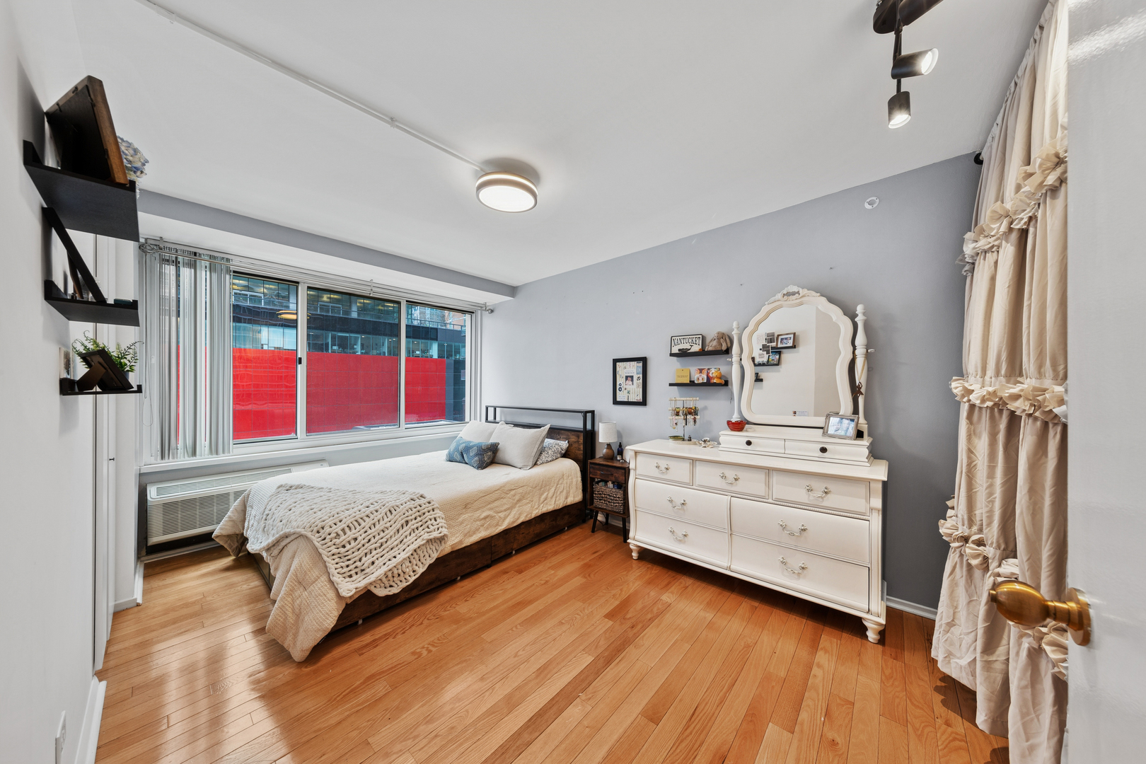 211 East Ohio Street, Unit 917 Chicago, IL 60611 - Photo 15 of 29