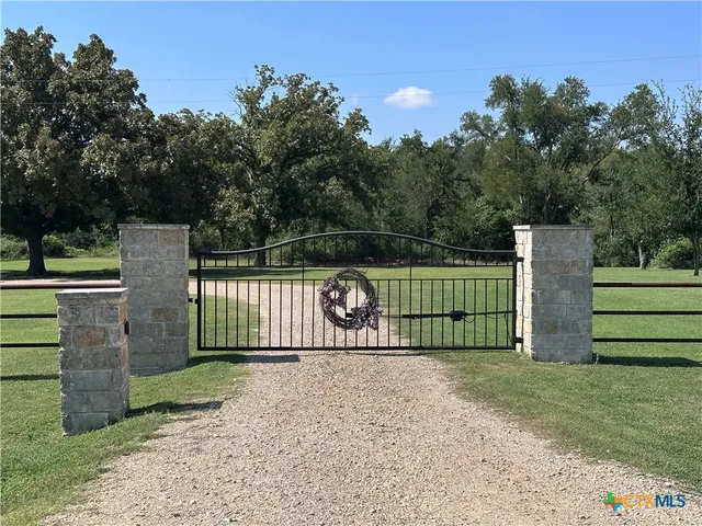 a view of a tennis court