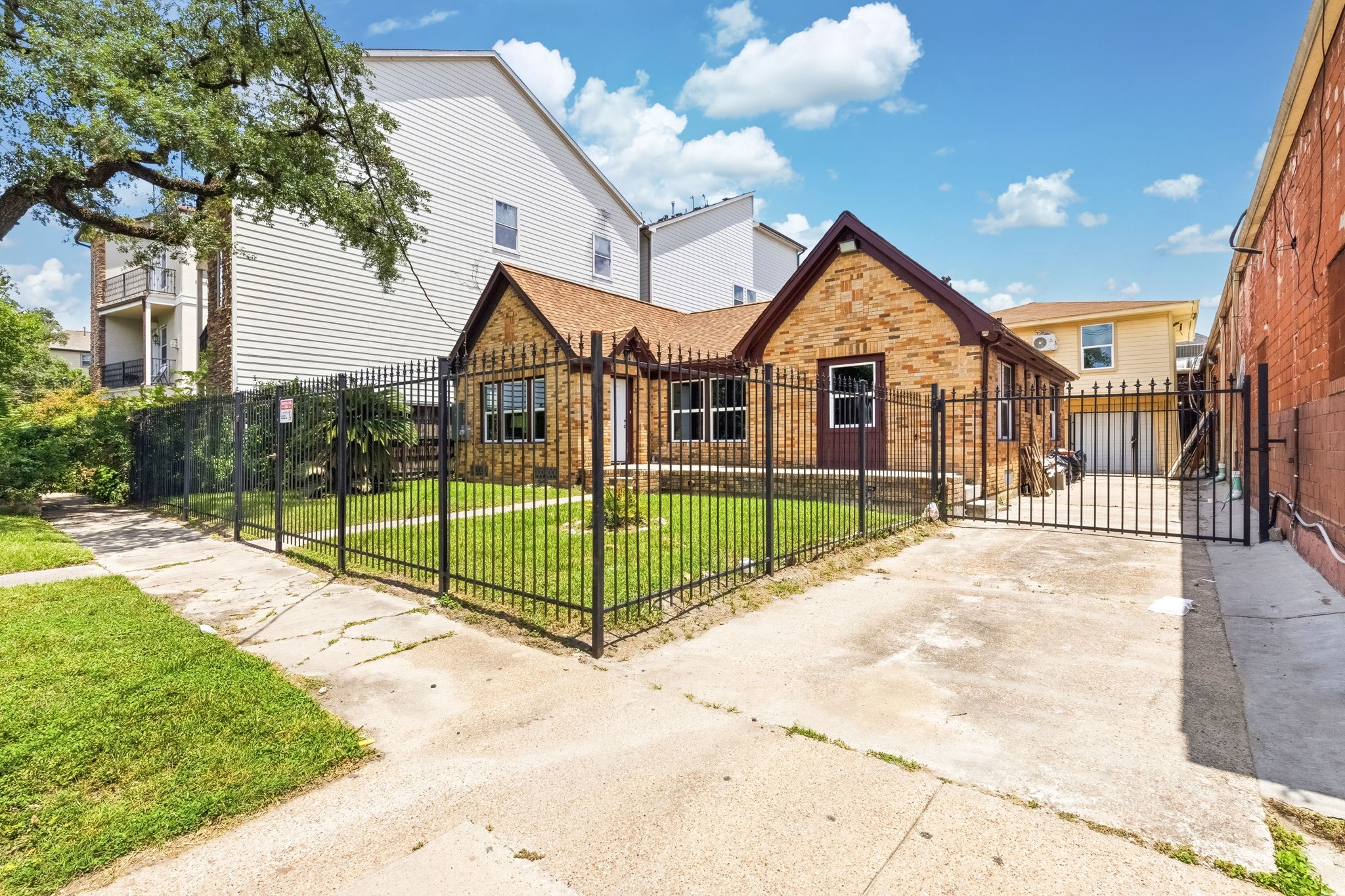 1825 Rosedale Street Houston, TX 77004 - Photo 2 of 16
