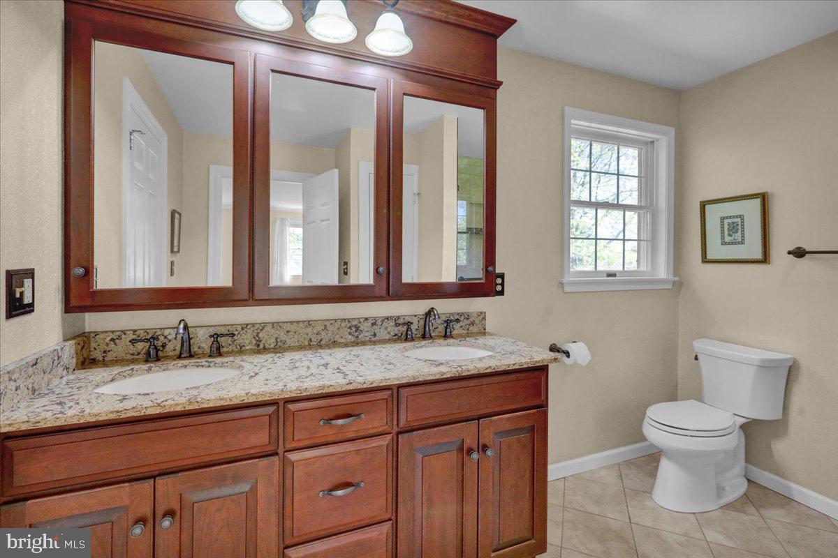 22 Lisa Road Sinking Spring, PA 19608 - Photo 39 of 60 a bathroom with 2 sink and a toilet