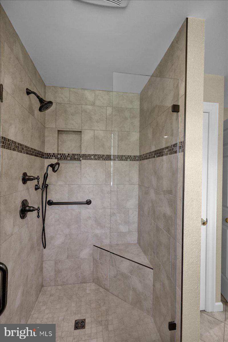 22 Lisa Road Sinking Spring, PA 19608 - Photo 40 of 60 Bedroom Suite Bathroom - Upstairs