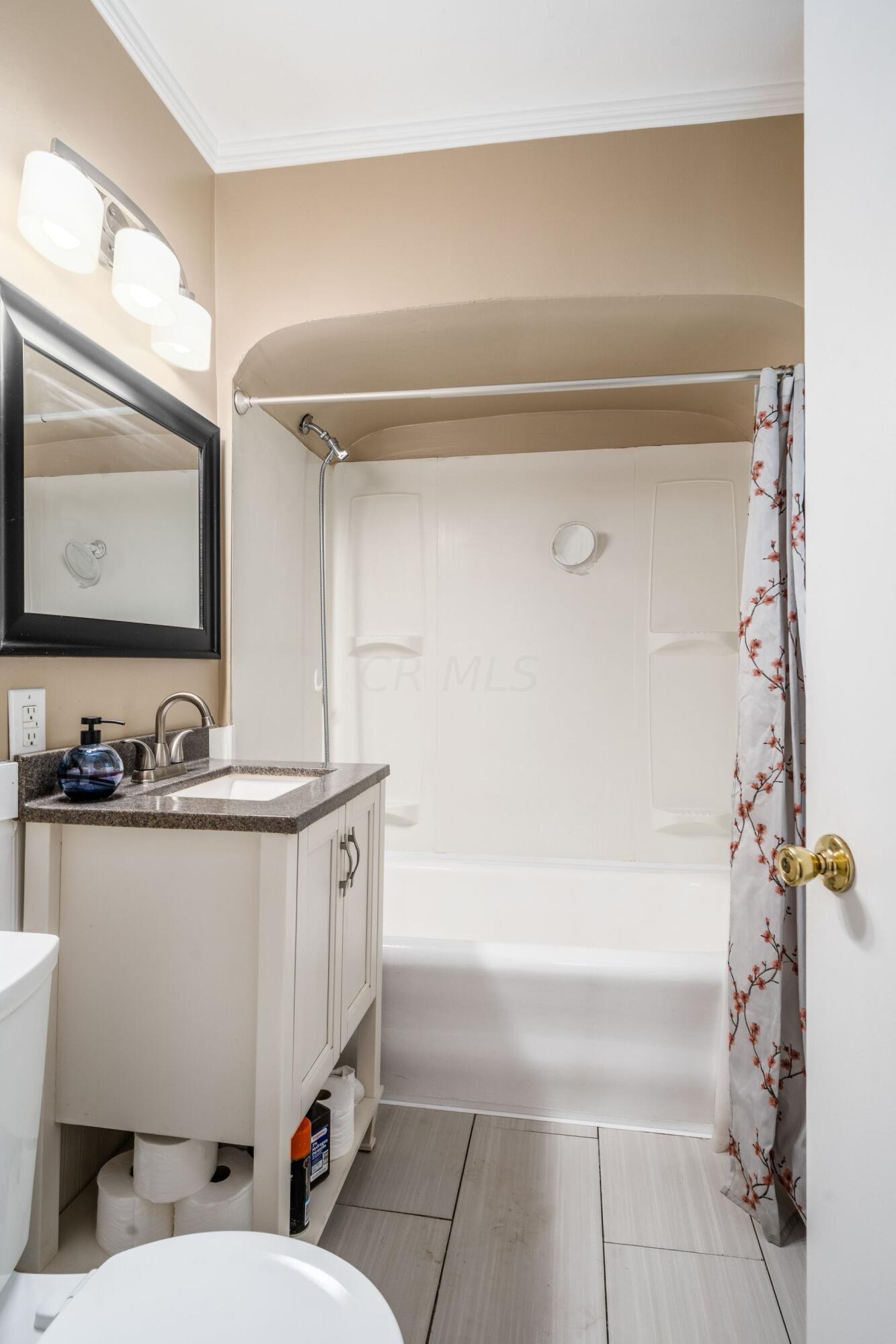 113 Chase Road Columbus, OH 43214 - Photo 19 of 35 Full Bath
