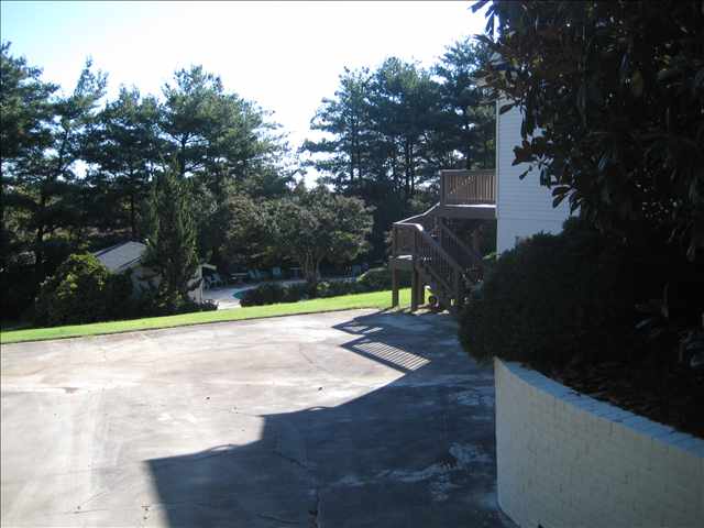 401 Huntington Road Greenville, SC 29615 - Photo 2 of 23
