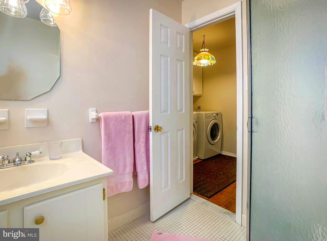1050 Plowshare Road Blue Bell, PA 19422 - Photo 16 of 28 Primary Bathroom