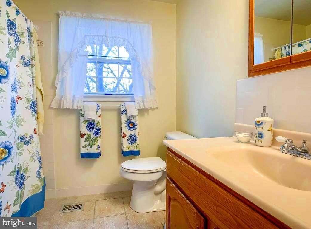 1050 Plowshare Road Blue Bell, PA 19422 - Photo 22 of 28 Hall Bathroom