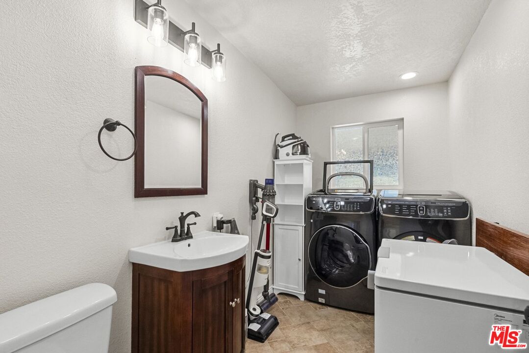 1197 Oriole Road Wrightwood, CA 92397 - Photo 14 of 50 a utility room with sink dryer and washer