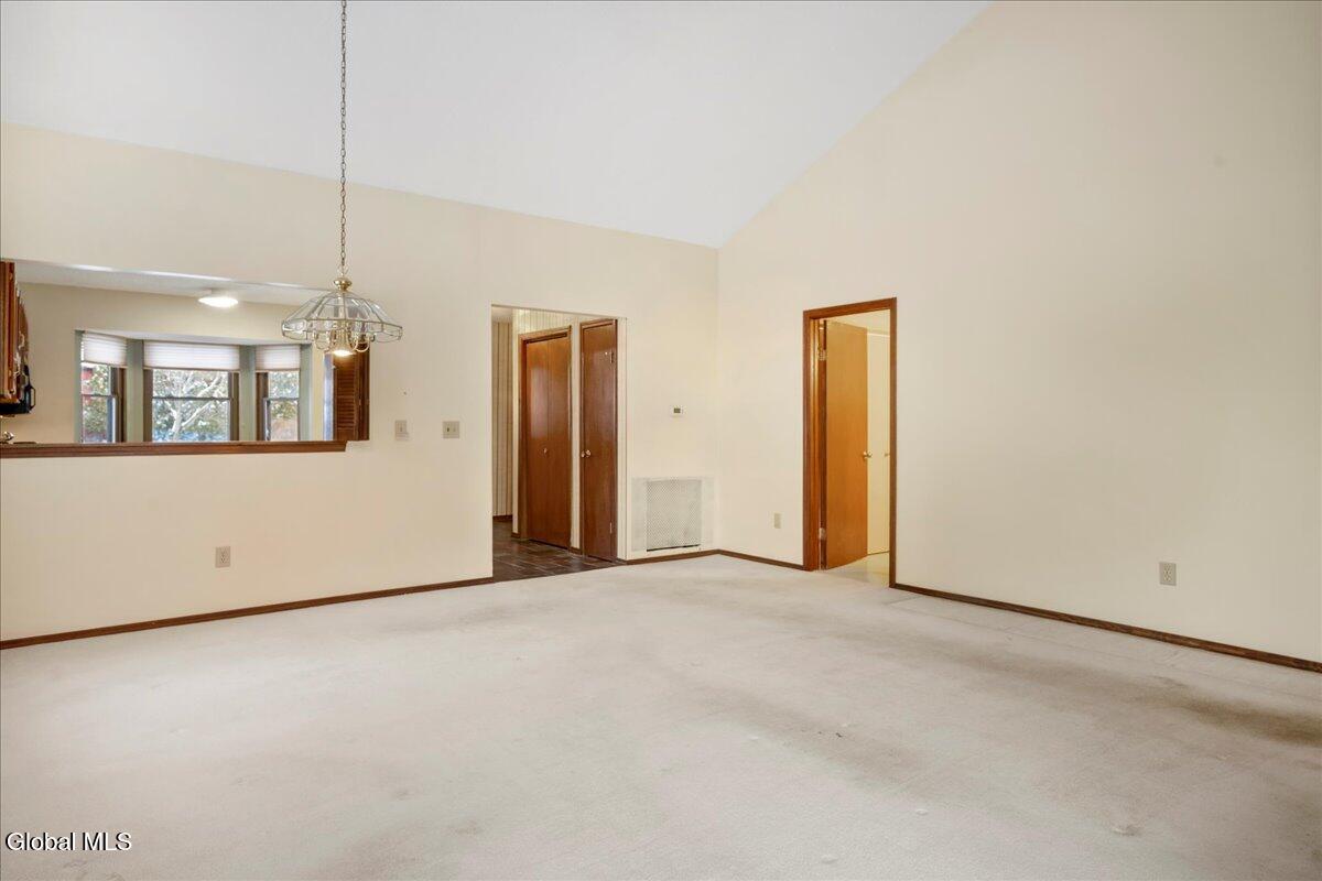 17 Oxford Road Bethlehem, NY 12159 - Photo 11 of 29 11