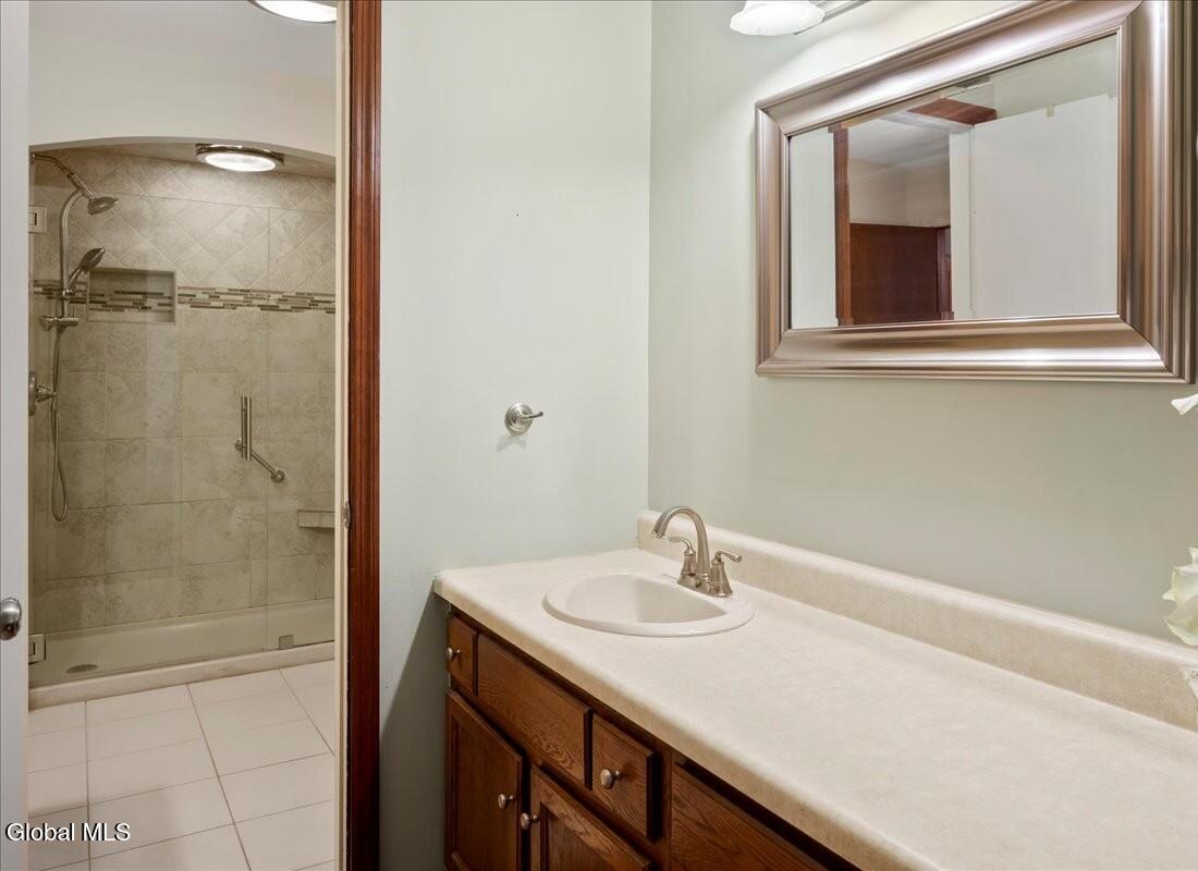 17 Oxford Road Bethlehem, NY 12159 - Photo 13 of 29 13