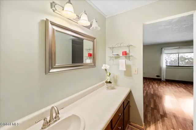 $298,900 | 17 Oxford Road, Bethlehem, NY 12159