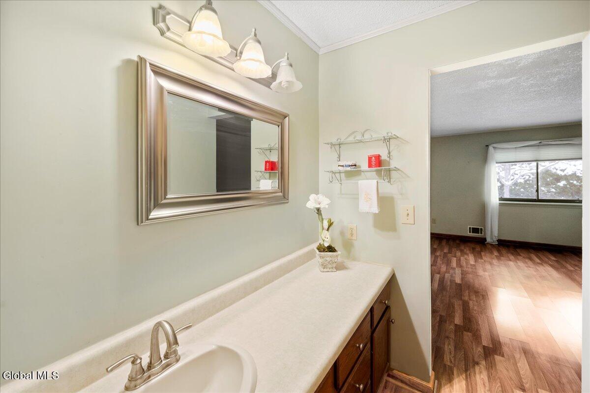 17 Oxford Road Bethlehem, NY 12159 - Photo 16 of 29 16