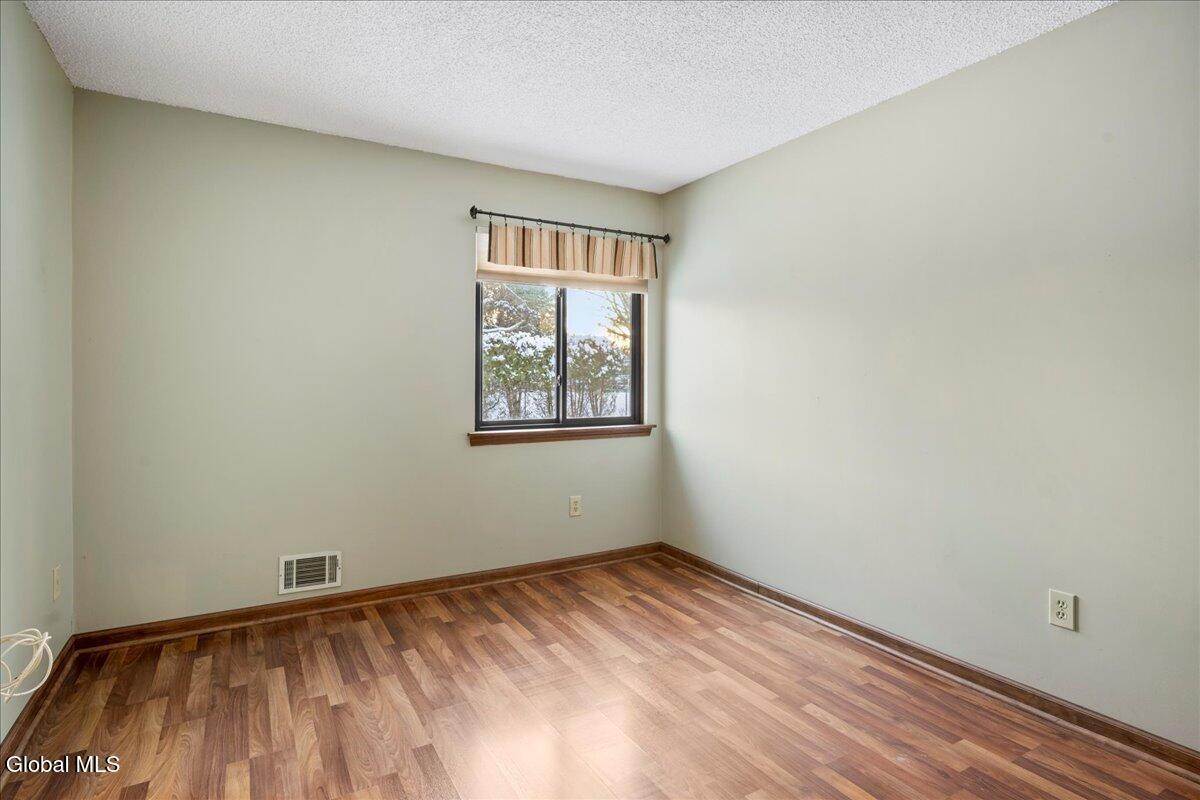 17 Oxford Road Bethlehem, NY 12159 - Photo 20 of 29 20