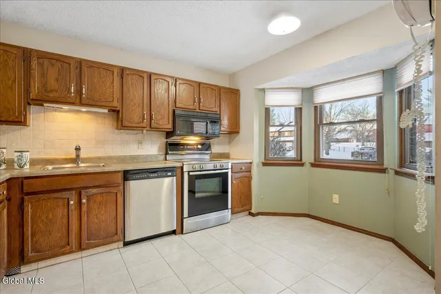 $298,900 | 17 Oxford Road, Bethlehem, NY 12159