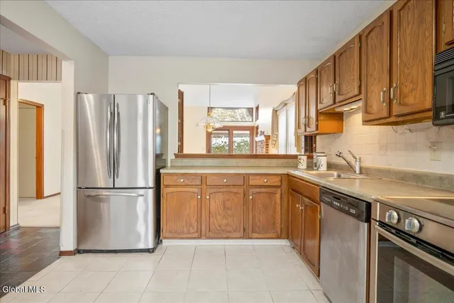 $298,900 | 17 Oxford Road, Bethlehem, NY 12159