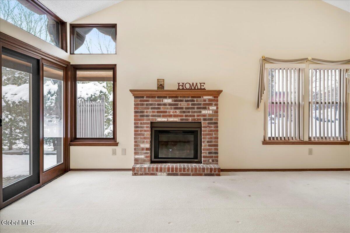 17 Oxford Road Bethlehem, NY 12159 - Photo 8 of 29 8