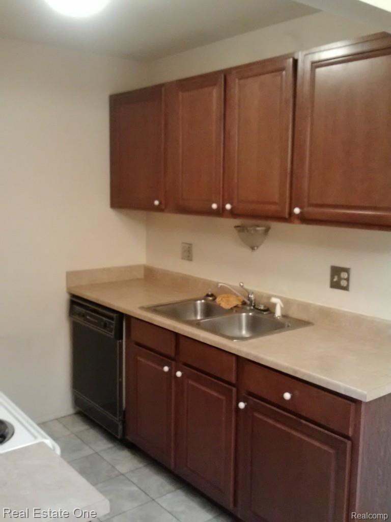 26780 Joy Road, Unit 4 Redford, MI 48239 - Photo 5 of 14 NICE!!!