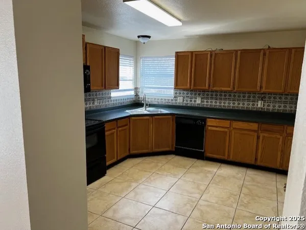 $2,300 | 13602 Possum Hill, San Antonio, TX 78232