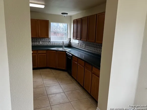 $2,300 | 13602 Possum Hill, San Antonio, TX 78232