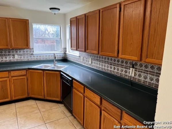 $2,300 | 13602 Possum Hill, San Antonio, TX 78232
