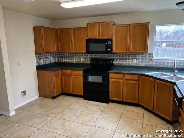 $2,300 | 13602 Possum Hill, San Antonio, TX 78232