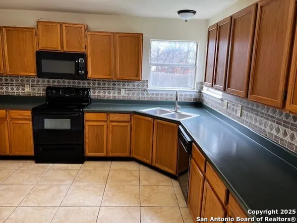 $2,300 | 13602 Possum Hill, San Antonio, TX 78232