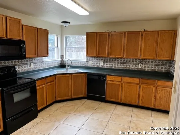 $2,300 | 13602 Possum Hill, San Antonio, TX 78232