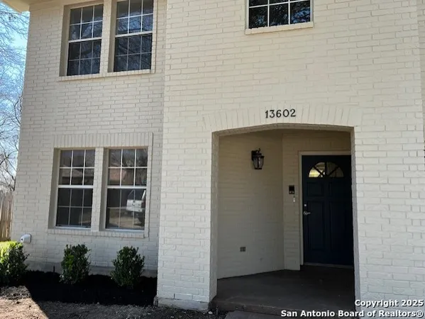 $2,300 | 13602 Possum Hill, San Antonio, TX 78232