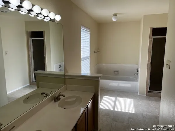 $2,300 | 13602 Possum Hill, San Antonio, TX 78232