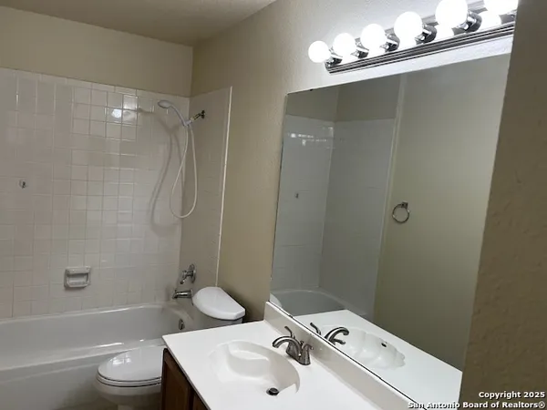 $2,300 | 13602 Possum Hill, San Antonio, TX 78232
