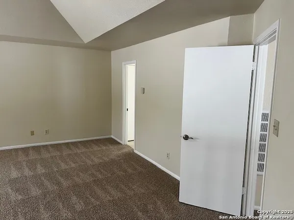 $2,300 | 13602 Possum Hill, San Antonio, TX 78232
