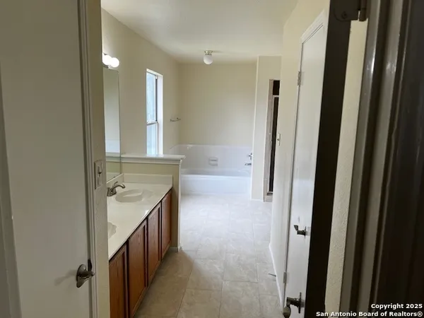 $2,300 | 13602 Possum Hill, San Antonio, TX 78232