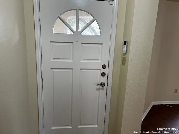 $2,300 | 13602 Possum Hill, San Antonio, TX 78232
