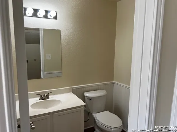 $2,300 | 13602 Possum Hill, San Antonio, TX 78232