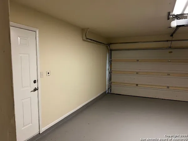 $2,300 | 13602 Possum Hill, San Antonio, TX 78232