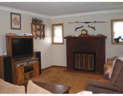 976 Cleland Mill Road New Castle, PA 16102 - Photo 3 of 14 Living Room.