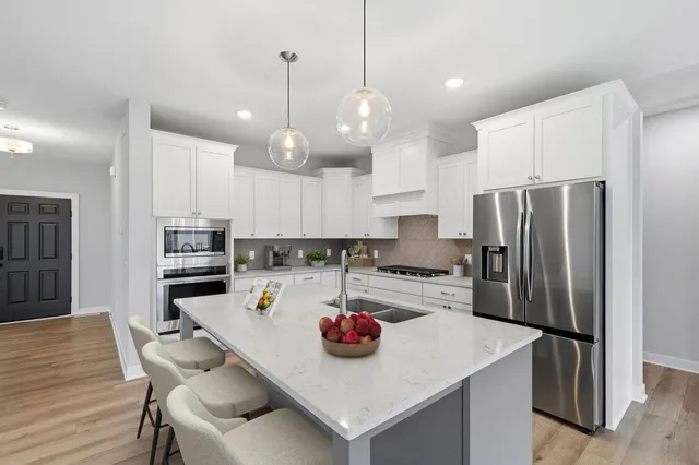 $699,900 | 11797 35th Street North, Lake Elmo, MN 55042