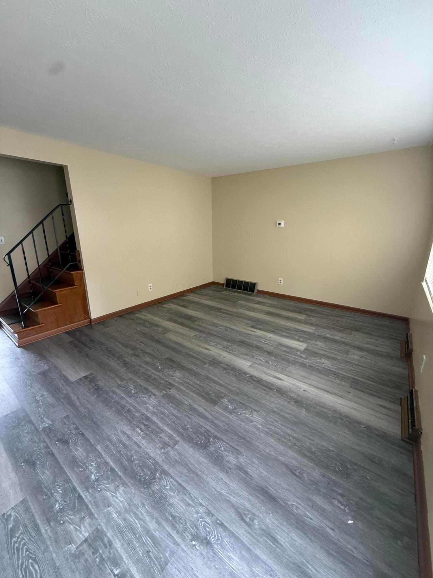 1759 Lonsdale Road, Unit C Columbus, OH 43232 - Photo 3 of 12 Lonsdale_3