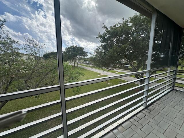 588 Mansfield M Boca Raton, FL 33434 - Photo 11 of 27 Screened Patio