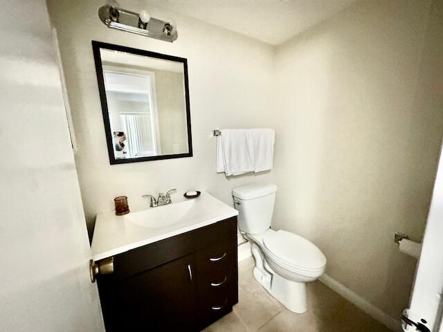 588 Mansfield M Boca Raton, FL 33434 - Photo 10 of 27 1/2 Bathroom