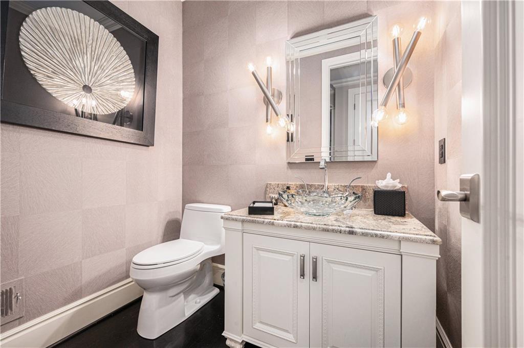 1901 Stratford Road Mission Hills, KS 66208 - Photo 22 of 55