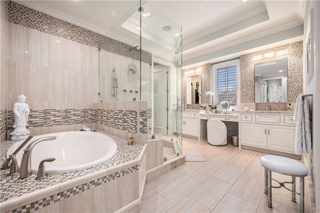 1901 Stratford Road Mission Hills, KS 66208 - Photo 24 of 55