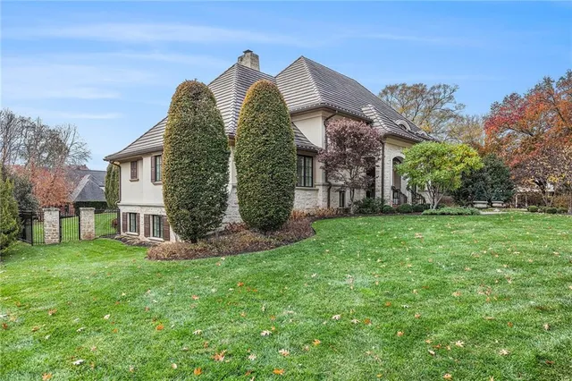 $3,450,000 | 1901 Stratford Road, Mission Hills, KS 66208