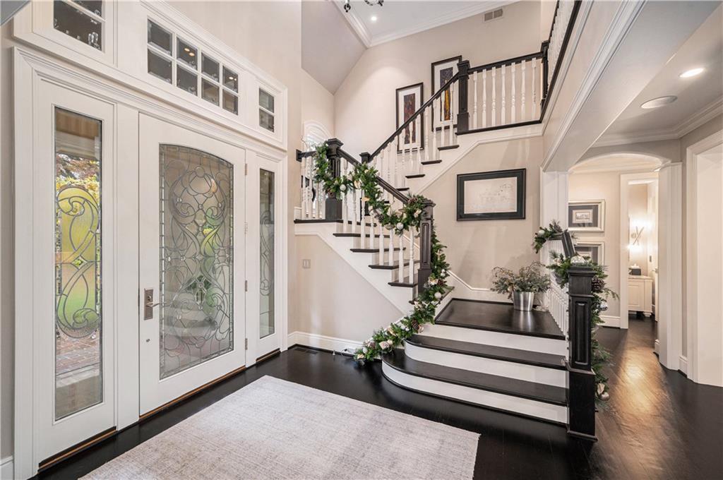 1901 Stratford Road Mission Hills, KS 66208 - Photo 6 of 55