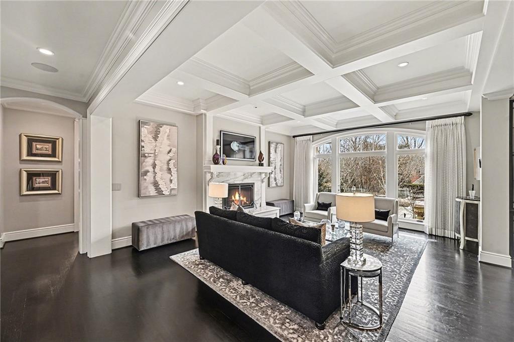 1901 Stratford Road Mission Hills, KS 66208 - Photo 10 of 58