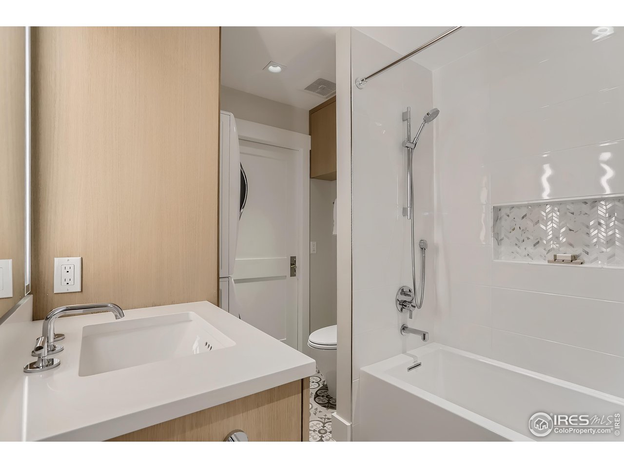 153 Poorman Road Boulder, CO 80302 - Photo 33 of 40 a bathroom with a tub sink and mirror