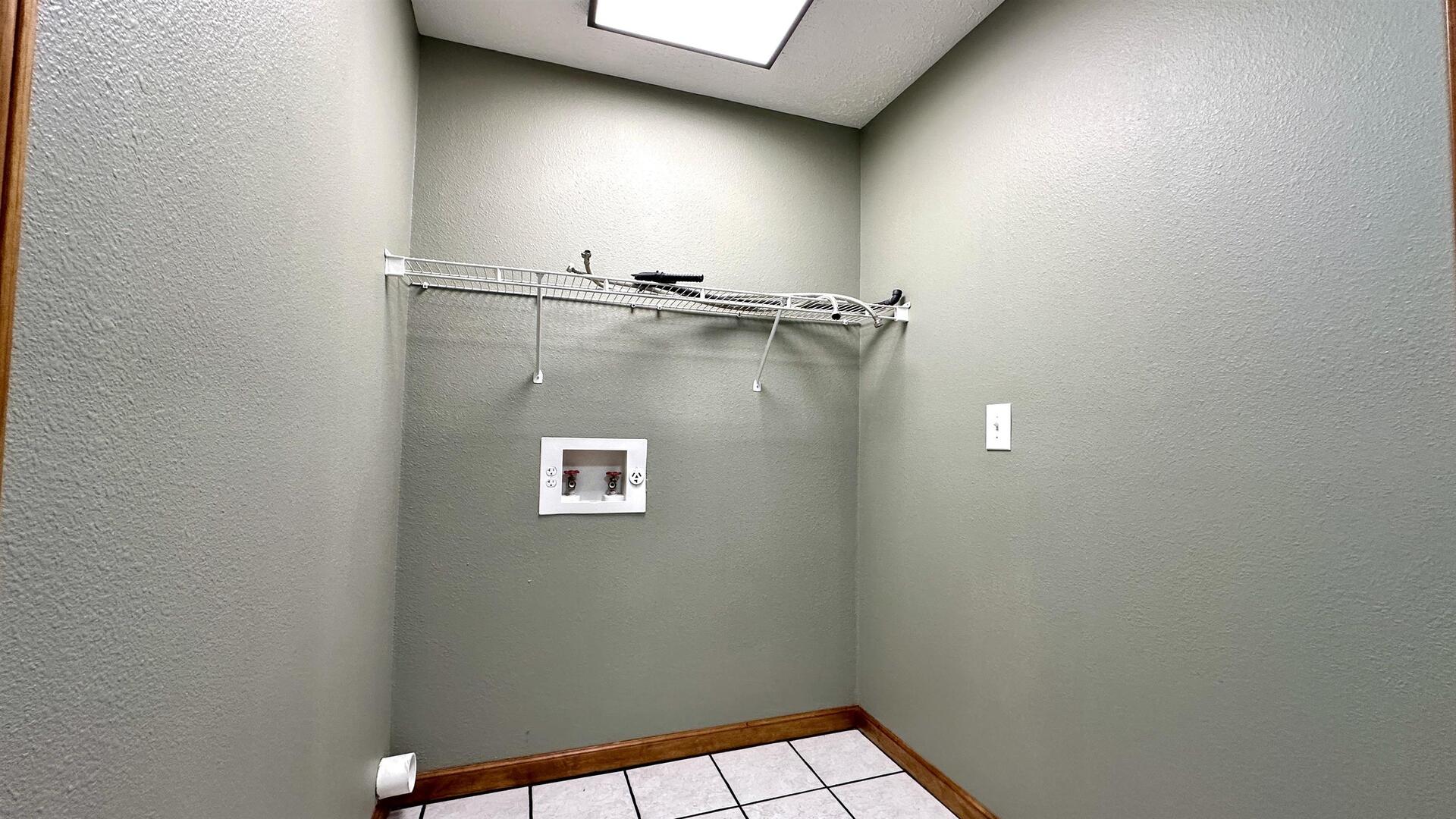 1111 East Elm Street West Frankfort, IL 62896 - Photo 25 of 27 a view of a hallway