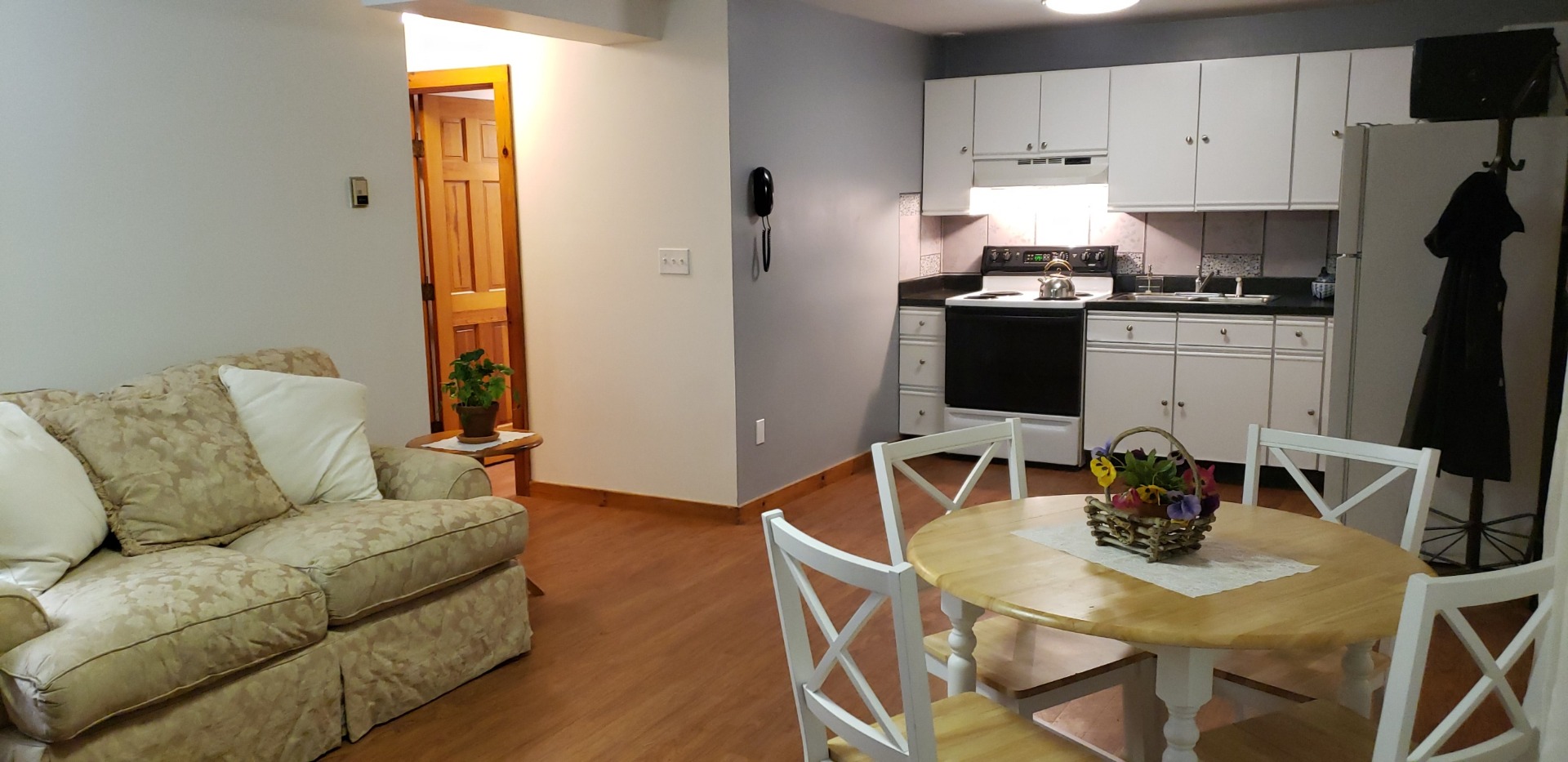 41 Surfside Road Nantucket, MA 02554 - Photo 16 of 17 Apartment Kitchen/Dining