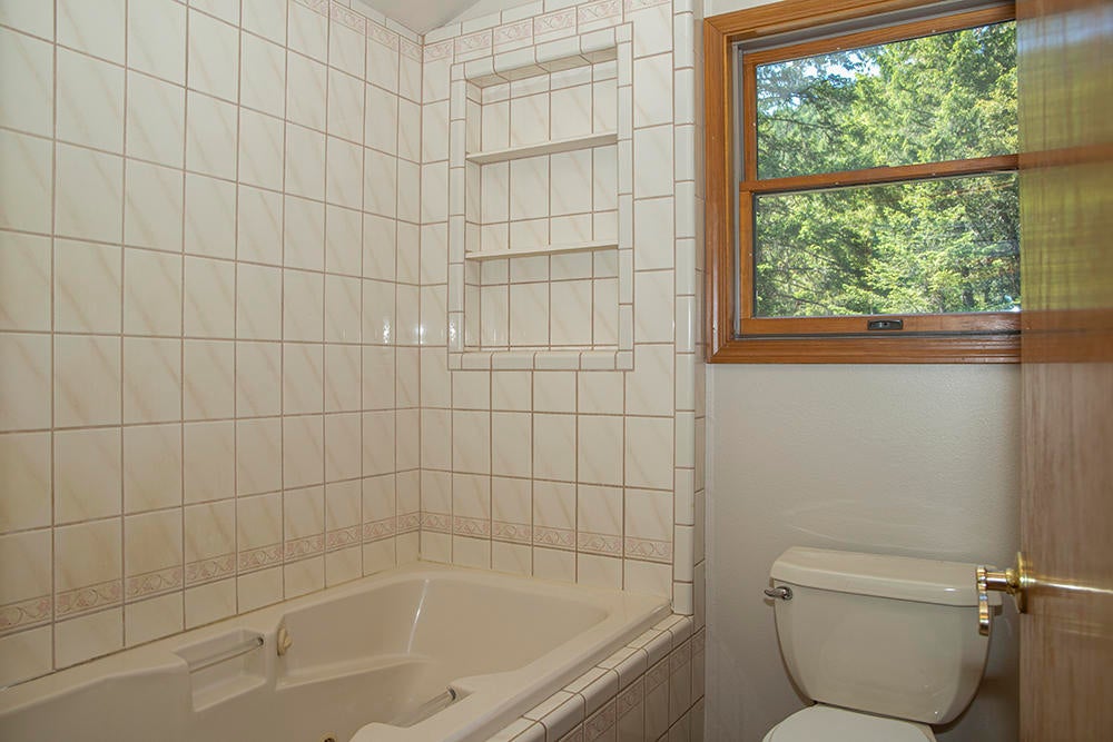 2535 Winona Road Grants Pass, OR 97526 - Photo 25 of 36 26