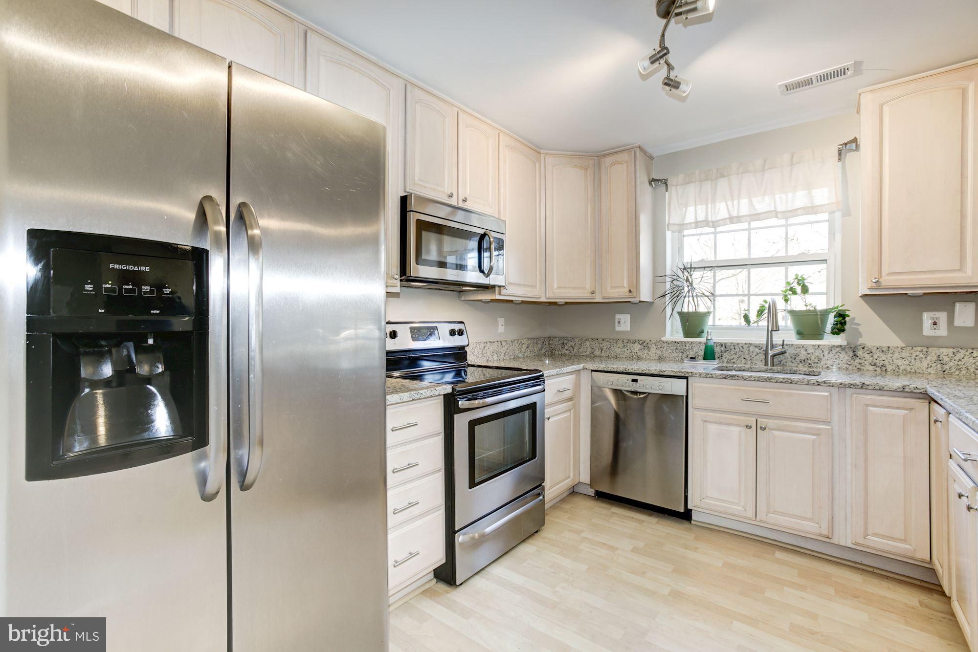 9701 Early Spring Way Columbia, MD 21046 - Photo 13 of 36 Kitchen